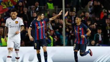 Soccer Football - Europa League - Play-Off First Leg - FC Barcelona v Manchester United - Camp Nou, Barcelona, Spain - February 16, 2023 FC Barcelona's Raphinha celebrates scoring their second goal with Robert Lewandowski REUTERS/Albert Gea