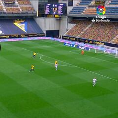 El espectacular golazo de Rafa Mir al Cádiz desde su casa