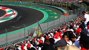 BUDAPEST, HUNGARY - JULY 29: Lewis Hamilton of Great Britain driving the (44) Mercedes AMG Petronas F1 Team Mercedes WO9 on track during the Formula One Grand Prix of Hungary at Hungaroring on July 29, 2018 in Budapest, Hungary.  (Photo by Mark Thompson/Getty Images)