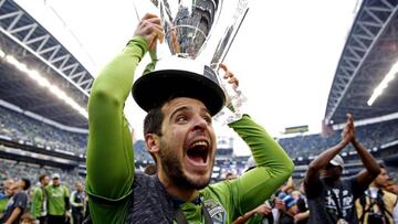 Víctor Rodríguez festeja su título de la MLS.