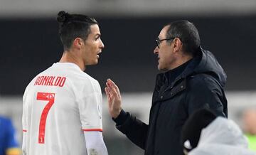 VERONA, ITALY - FEBRUARY 08: Maurizio Sarri head coach of Juventus issues instructions to Cristiano Ronaldo of Juventus during the Serie A match between Hellas Verona and Juventus at Stadio Marcantonio Bentegodi on February 8, 2020 in Verona, Italy. (Phot