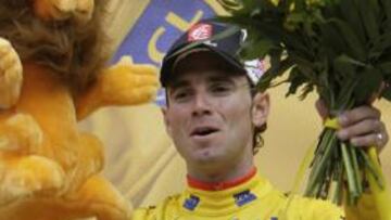 Valverde: "Llevar el maillot amarillo es algo grande"