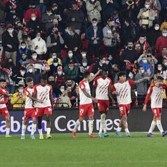 Lazo regresa y deja sólo a Nieto en la sala médica