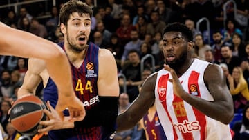 GRAF8783. BARCELONA 09/03/2018.- El pivot croata del FC Barcelona Lassa, Ante Tomic (i) intenta superar al pivot francés del Estrella Roja, Mathias Lessort (d) en el encuentro correspondiente a la 25ª jornada de la Euroliga que se disputa esta