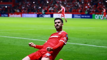 Paulinho scored a hat trick in front of his home crowd in a thrilling 4-2 finish to lead Toluca over the LA Galaxy in the first leg of the CCC quarters.