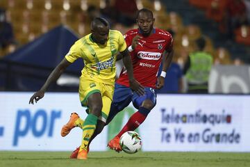 La noche en el Atanasio Girardot inició con homenaje a David González por sus 500 partidos con el Medellín, que posteriormente venció a Bucaramanga y se acerca a los ocho.