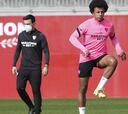 Koundé y Suso trabajan con el grupo, Diego Carlos sigue fuera