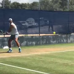 Nadal ya prepara Wimbledon sobre la hierba de Mallorca