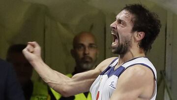 GRA389. MADRID, 12/03/2017.- El base del Real Madrid Sergio Llull celebra una canasta durante el partido correspondiente a la 24º jornada de la Liga Endesa contra el Barcelona Lassa, que ambos equipos juegan en el Palacio de los Deportes de Madrid. EFE/Juan Carlos Hidalgo