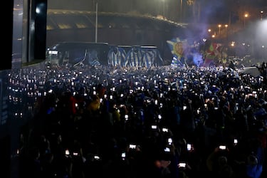 Impresionante recibimiento de la afición Txuri-urdin a su equipo antes de enfrentarse al Real Madrid en Copa.