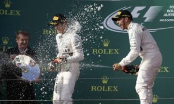 Lewis Hamilton y Nico Rosberg en el podio del GP de Australia