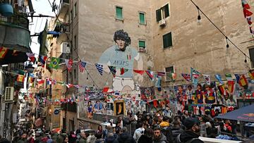 El video que prueba la influencia permanente de maradona en Napoli