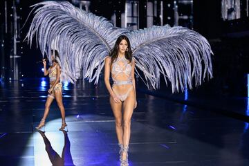 Vittoria Ceretti durante el desfile de Victoria's Secret Fashion Show en Brooklyn.