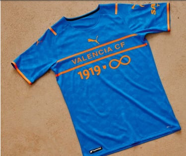 El Valencia 'cede' su camiseta a la afición