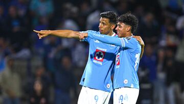 Amaury Morales and Angel Sepulveda of Cruz Azul during the Quarter-Final second leg match between Cruz Azul and Leon as part of the Liga BBVA MX, Torneo Clausura 2025 at Olimpico Universitario Stadium on May 11, 2025 in Mexico City, Mexico.