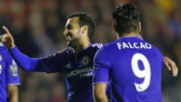 Pedro celebra con Falcao su gol en la Capital One Cup.
