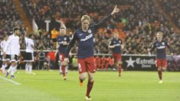 Fernando Torres celebra el gol anotado contra el Valencia.
