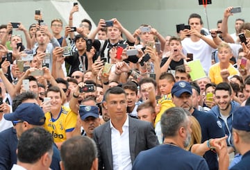 Cristiano Ronaldo llegando a Turn para pasar el reconocimiento mdico con su nuevo equipo.

