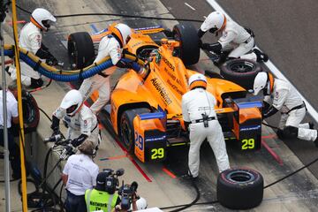 Parada en boxes de Fernando Alonso.