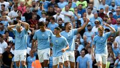 Manchester (United Kingdom), 13/08/2022.- Kevin De Bruyne (R) of Manchester City celebrates with teammates after scoring the 2-0 lead during the English Premier League soccer match between Manchester City and AFC Bournemouth in Manchester, Britain, 13 August 2022. (Reino Unido) EFE/EPA/PETER POWELL EDITORIAL USE ONLY. No use with unauthorized audio, video, data, fixture lists, club/league logos or 'live' services. Online in-match use limited to 120 images, no video emulation. No use in betting, games or single club/league/player publications
