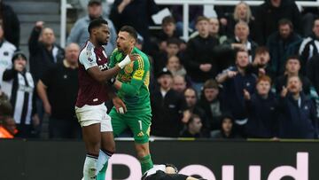 Leyendas de Premier League defienden a Jhon Durán