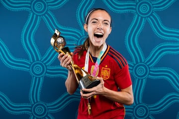 Aitana Bonmati of Spain poses with the FIFA Women's World Cup Australia & New Zealand 2023 trophy 