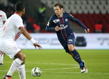 El centrocampista polaco fichó por el PSG en la temporada 2016-17. Tras una gran actuación en el Sevilla durante varios años, en París se desinfló, ya que solamente jugó 19 partidos en total con el club parisino, siendo cedido en tres ocasiones al West Bromwich Albion y Lokomotiv Moskva. Actualmente se encuentra en el Al-Shabab Club saudí, en la Primera División de Arabia.