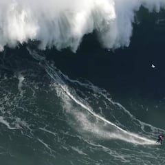 Tom Butler surfea una ola gigante y los ingleses hablan de nuevo récord del mundo
