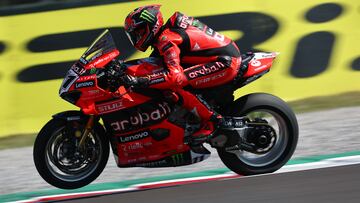 Nicolò Bulega, durante la jornada de entrenamientos en Cremona.