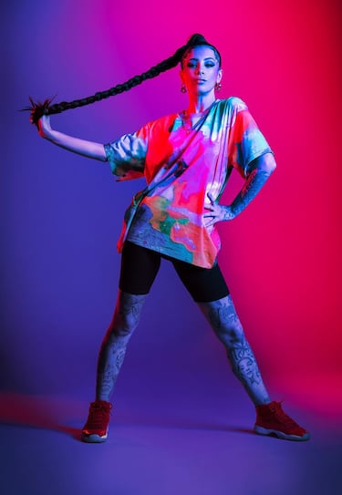 Madrileña de 25 años. Esta maquilladora se considera una “folclórica yeyé”. Enérgica, sin pelos en la lengua y profundamente emocional.