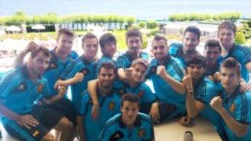 Algunos de los jugadores de la Sub-20 posaron para AS ayer en su hotel de concentración en Estambul: Jonny, Ortolá, Saúl, Óliver, Suso, Manquillo, Campaña, Denis, Alcácer, Rubén García, Puerto, Gayá, Yáñez y Llorente.