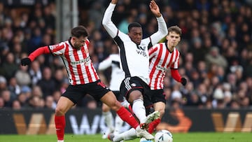 Soccer Football - FA Cup - Fourth Round - Fulham v Sunderland - Craven Cottage, London, Britain - January 28, 2023 Fulham's Tosin Adarabioyo in action with Sunderland's Patrick Roberts REUTERS/David Klein