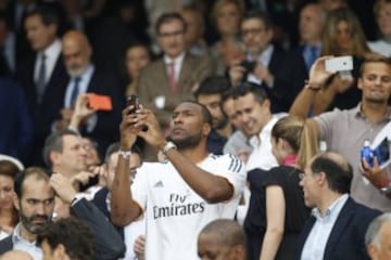 Gran ambiente en el palco del Bernabéu. Marcus Slaughter, jugador del Real Madrid de baloncesto. 