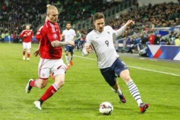 Olivier Giroud y Simon Kjaer.