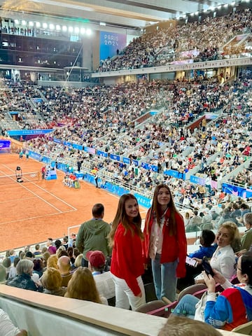 La Princesa Leonor y la Infanta Sofía acuden al partido de dobles de Rafa Nadal y Carlos Alacaraz contra Máximo González y Andrés Molteni en la primera ronda de dobles masculinos de tenis.