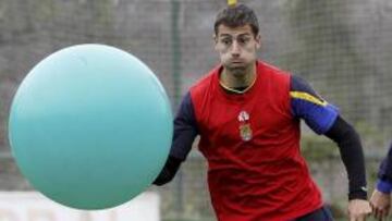 <b>RECUPERADO. </b>El defensa David García, durante el entrenamiento de ayer en Barranco Seco.