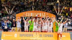 Jugadores y cuerpo técnico del Jimbee Cartagena celebran el título de Supercopa.