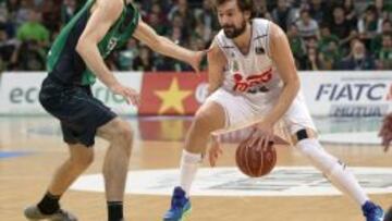 Sergio Llull, frente a José Ignacio Nogués en el FIATC Joventut-Real Madrid.