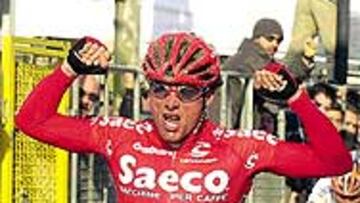 <b>COSECHA DOBLE.</B> Danilo di Luca ganó la etapa y accedió al liderato.