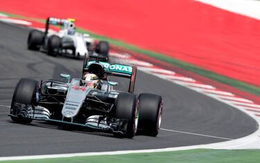 Hamilton takes Austria pole in thrilling qualifying session