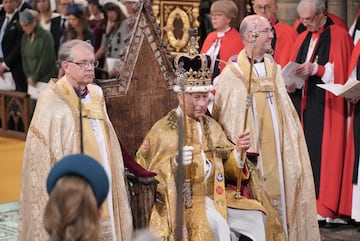 El rey Carlos III ya coronado como rey del Reino Unido de Gran Bretaña e Irlanda del Norte. 