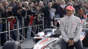 <b>UN GRAN HOMBRE.</b> El piloto británico asegura que tiene un gran respeto por Alonso y le califica como una gran persona.