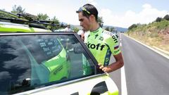 Alberto Contador abandona el Tour en el km 84 de la novena etapa.