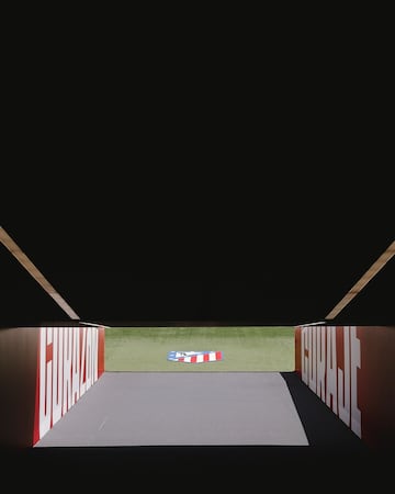 Entrada al c¨¦sped del feudo rojiblanco en el C¨ªvitas Metropolitano. Nueva imagen que ver¨¢n los jugadores colchoneros a la entrada del terreno de juego.