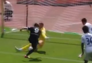 Damián Pizarro no pudo tener una chance mejor para su primer gol en Udinese: ¡área chica!