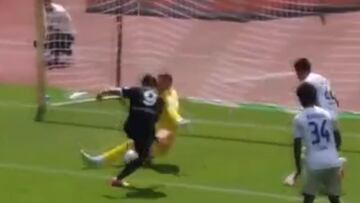 Damián Pizarro no pudo tener una chance mejor para su primer gol en Udinese: ¡área chica!