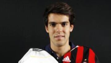 Berlusconi: "No excluyo la vuelta de Kaká al Milán"