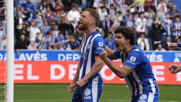Carlos Vicente celebrando el gol.