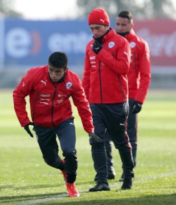 La primera jornada de la selección chilena en el Monasterio Celeste. Hoy se sumó Edson Puch y arribaron Gonzalo Jara y Miiko Albornoz.