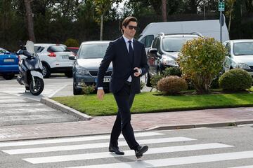 Santiago Hernán Solari a su llegada al Tanatorio de La Paz.